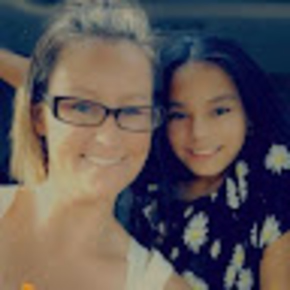 Meet your Posher, Traci - Picture 2 of 2